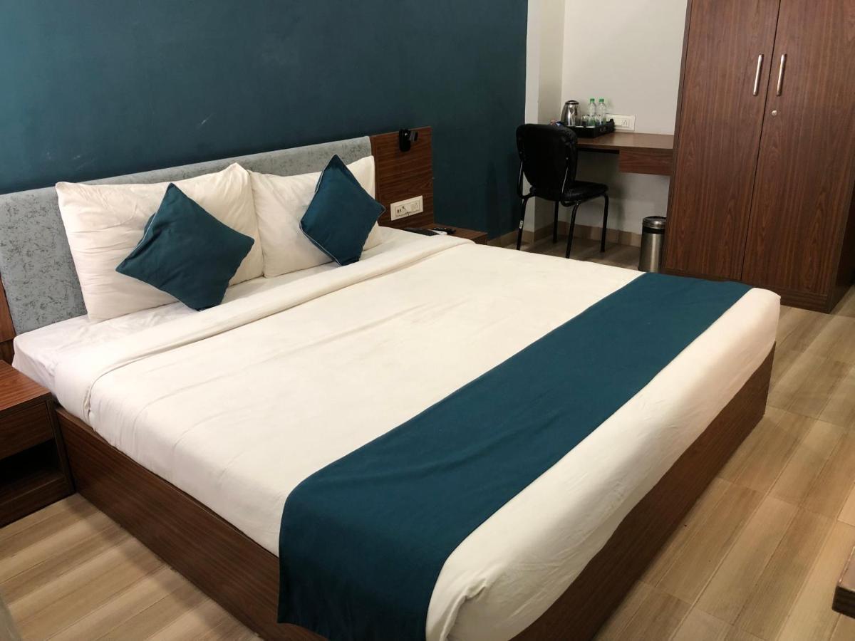 Hotel Ballfin Indore Eksteriør bilde
