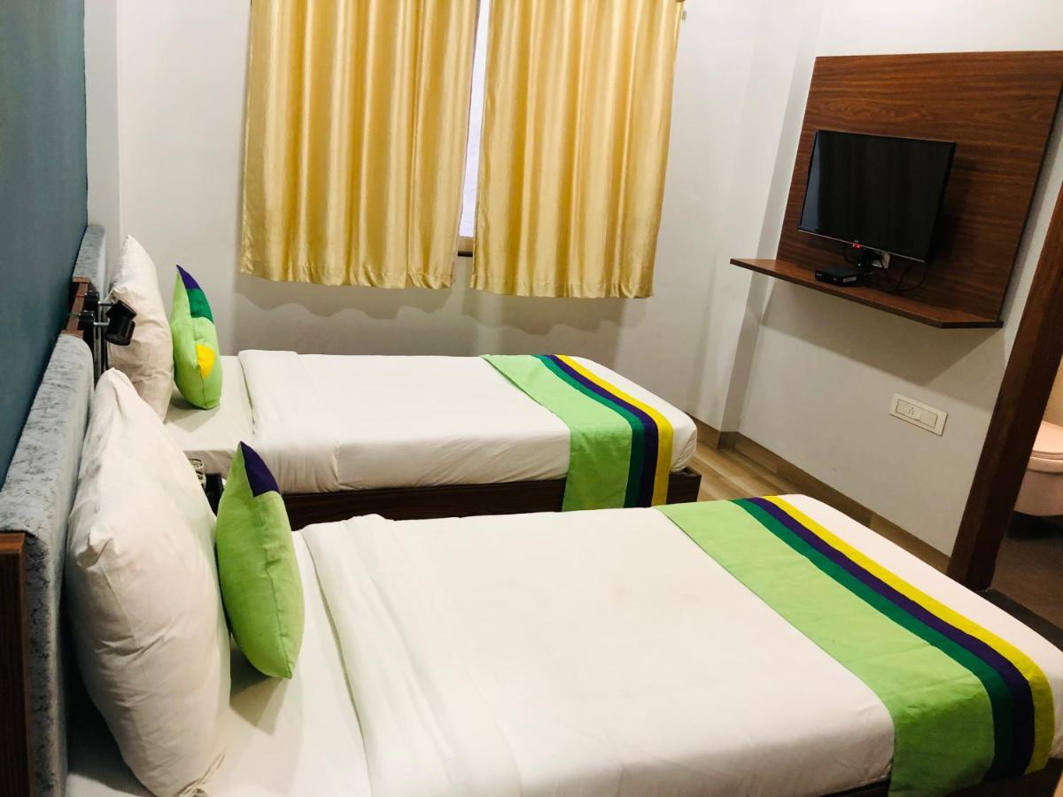 Hotel Ballfin Indore Eksteriør bilde